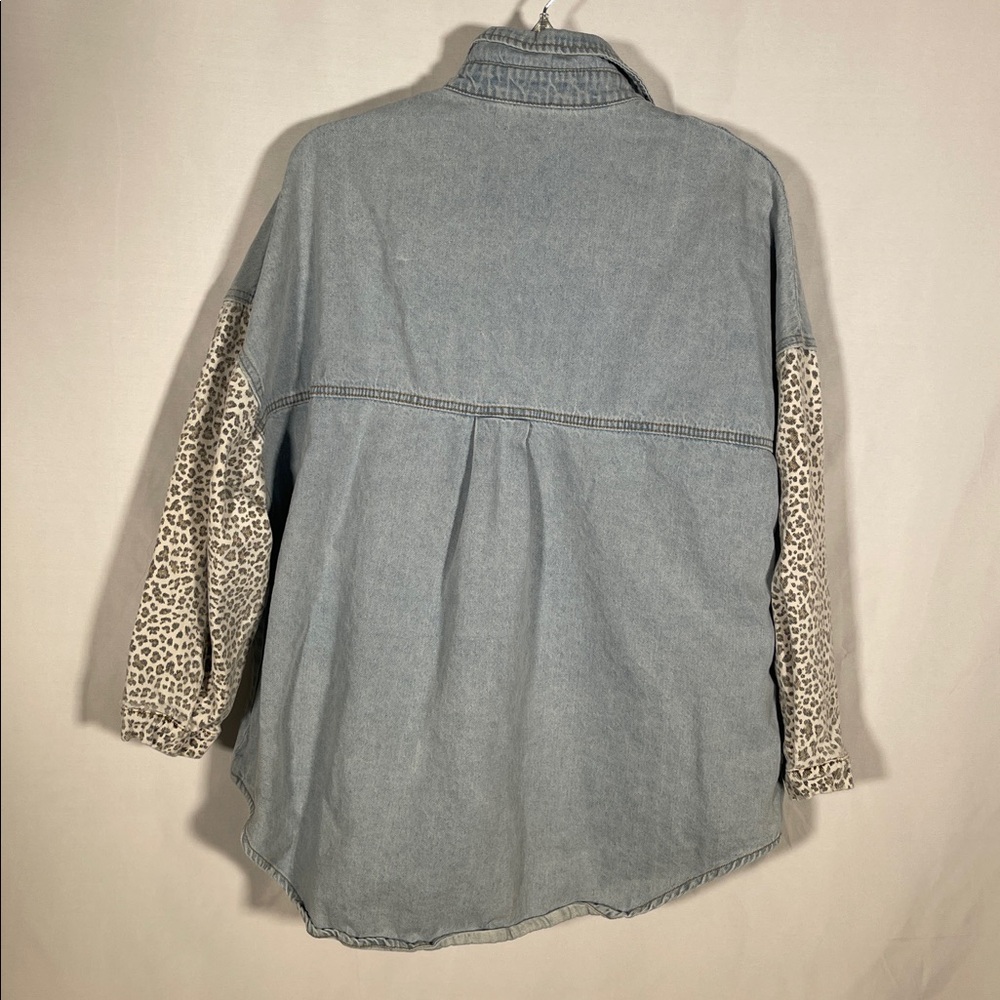 POL Light Blue Button-Down Denim Shirt with Leopard Print Pockets and Sleeves - Picture 5 of 5